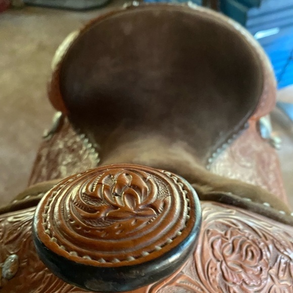 Broken Horn Western Saddle - Picture 12 of 16